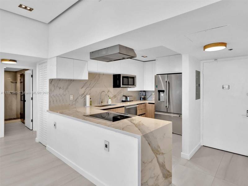 20301 W Country Club Dr #PH29, Aventura, FL 33180