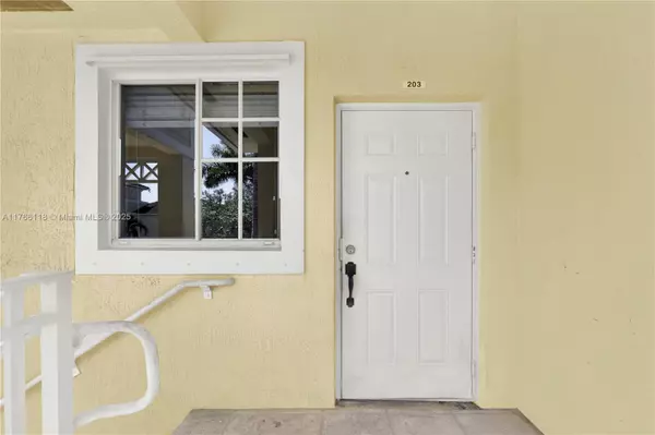 Homestead, FL 33033,374 NE 27th Ave #203