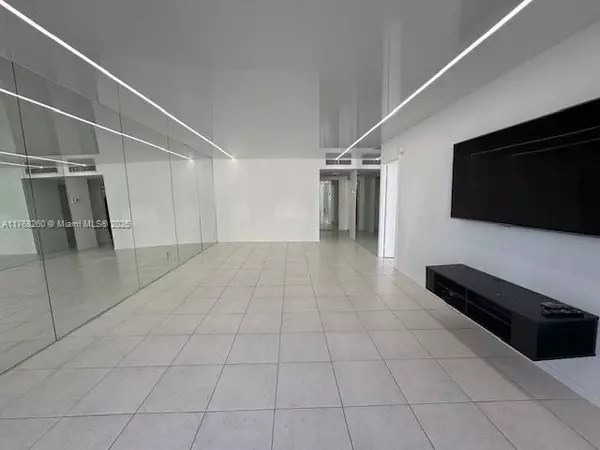 Hallandale Beach, FL 33009,600 Three Islands Blvd #1113