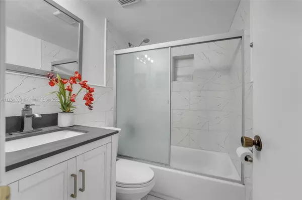 Miami, FL 33193,15699 SW 73rd Cir Ter #1-9