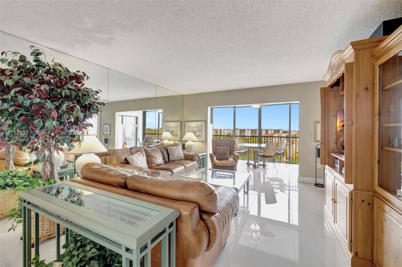 Pompano Beach, FL 33069,2334 S Cypress Bend Dr #908
