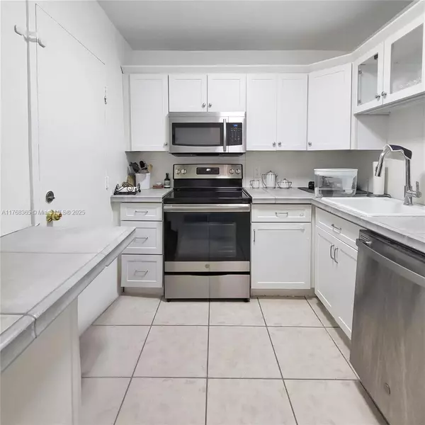 Miami Beach, FL 33139,800 West Ave #240