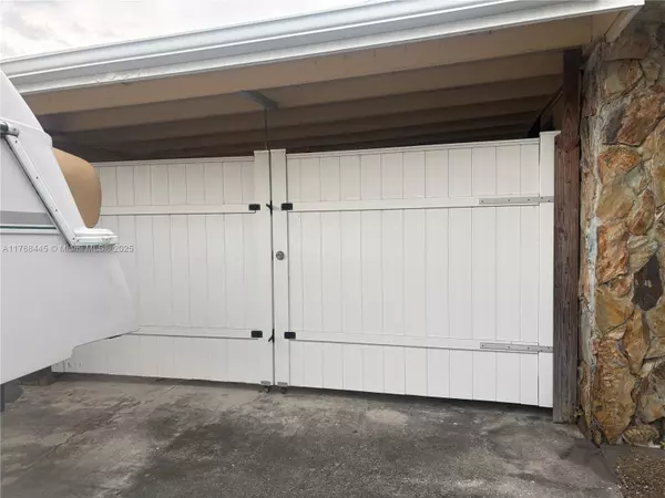 Pompano Beach, FL 33069,2637 NW 7th St