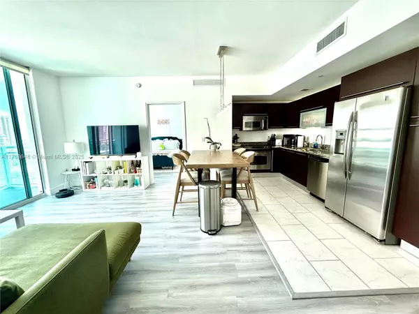 950 Brickell Bay Dr #2706, Florida City, FL 33131