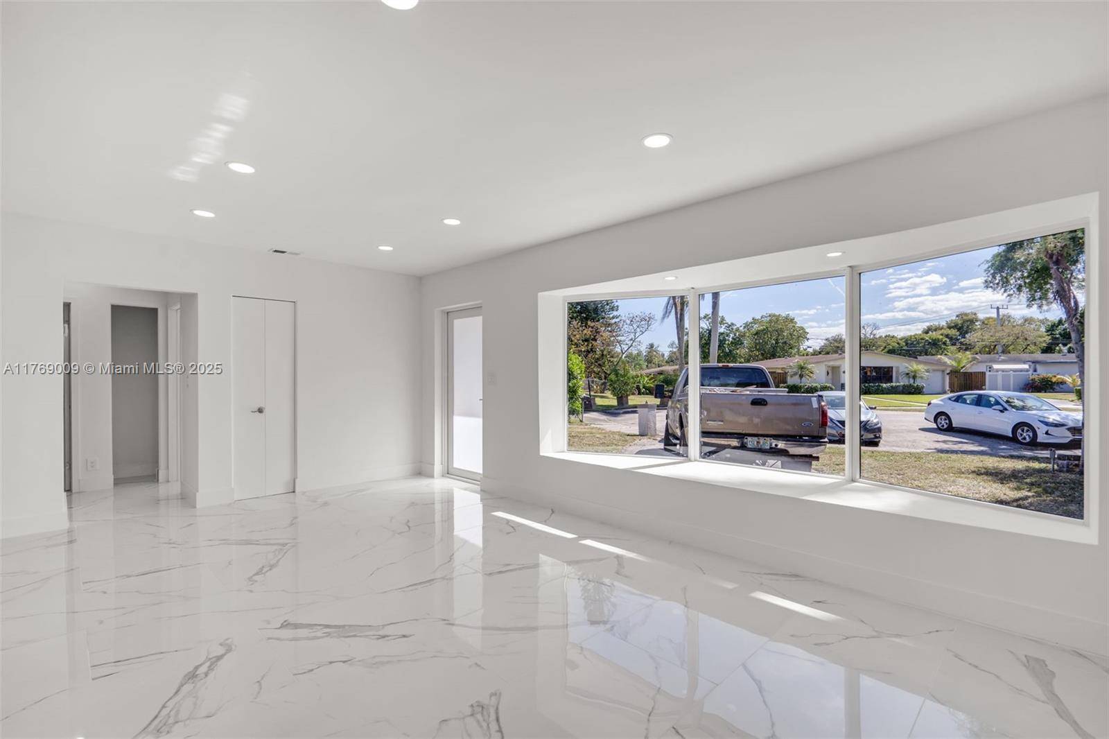 Plantation, FL 33317,5241 Redwood Ct