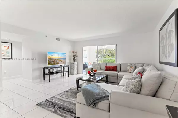 Boynton Beach, FL 33437,5876 Regal Glen Dr #101