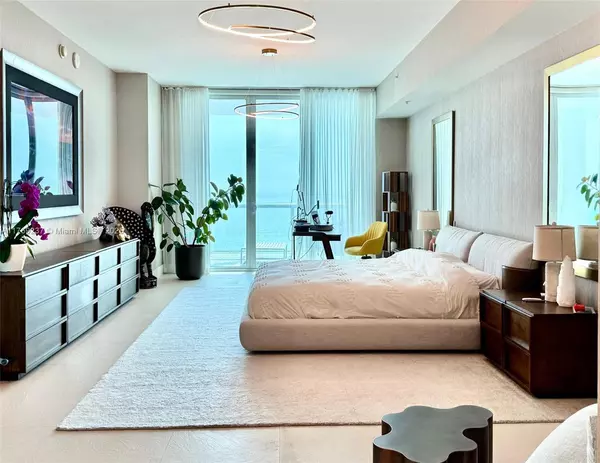 Miami Beach, FL 33139,50 S Pointe Dr #1201/08