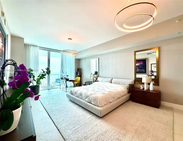 Miami Beach, FL 33139,50 S Pointe Dr #1201/08