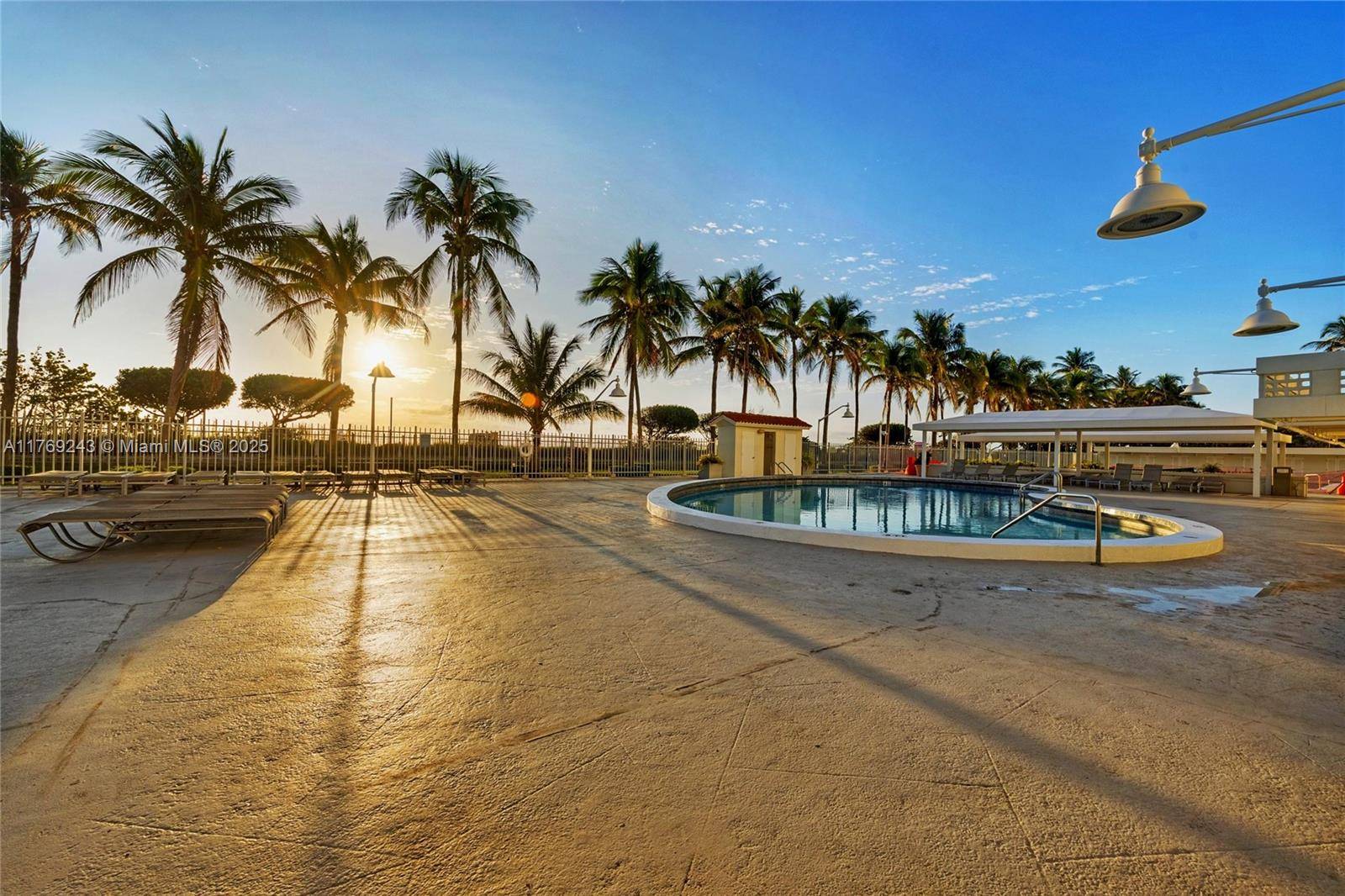 Miami Beach, FL 33140,2899 Collins Ave #1638