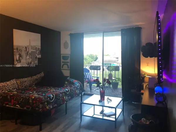 Hollywood, FL 33021,1600 Tallwood Ave #308