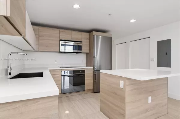 North Miami Beach, FL 33160,16385 Biscayne Blvd #1606
