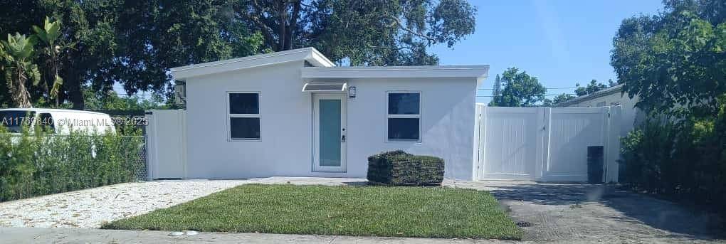 5636 Arthur St, Hollywood, FL 33021
