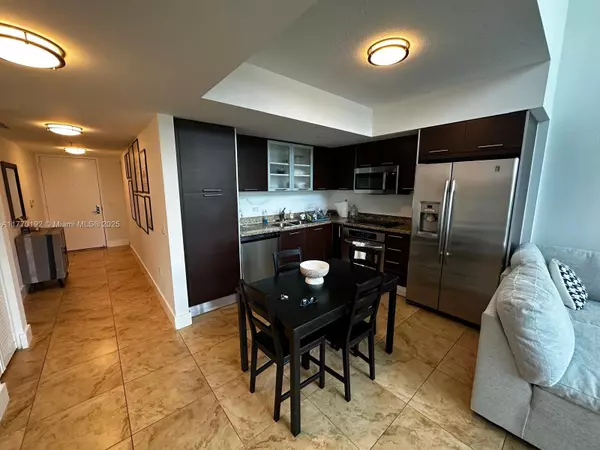 Miami, FL 33131,41 SE 5th St #807