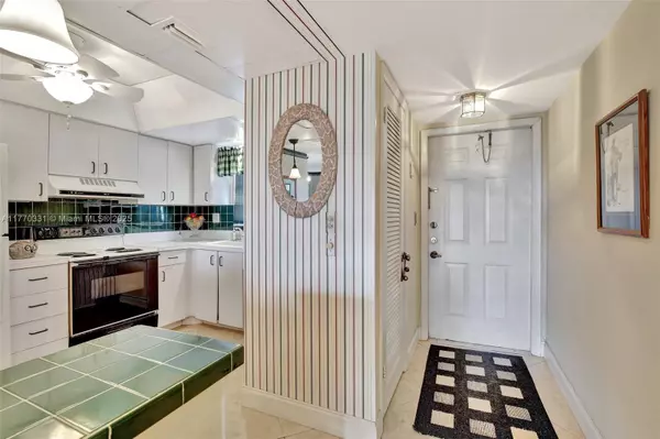 Davie, FL 33328,3150 W Rolling Hills Cir #707