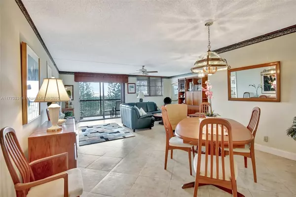Davie, FL 33328,3150 W Rolling Hills Cir #707