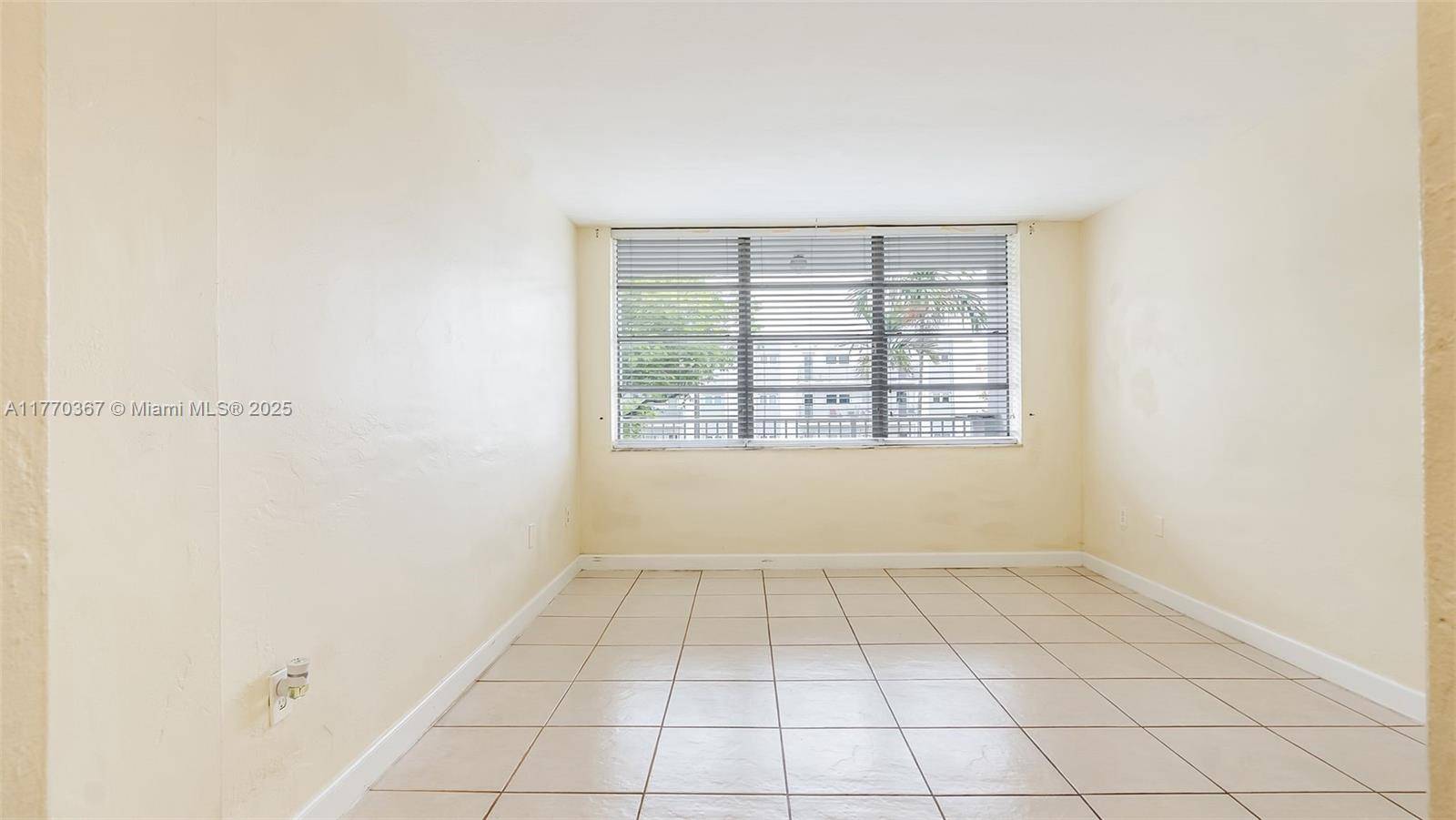North Miami Beach, FL 33162,2175 NE 170th St #205