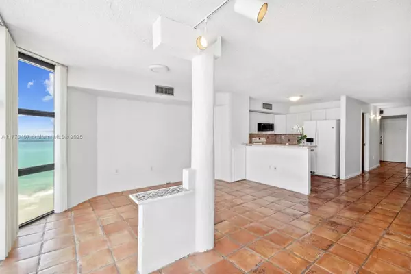 Miami Beach, FL 33141,6423 Collins Ave #1607