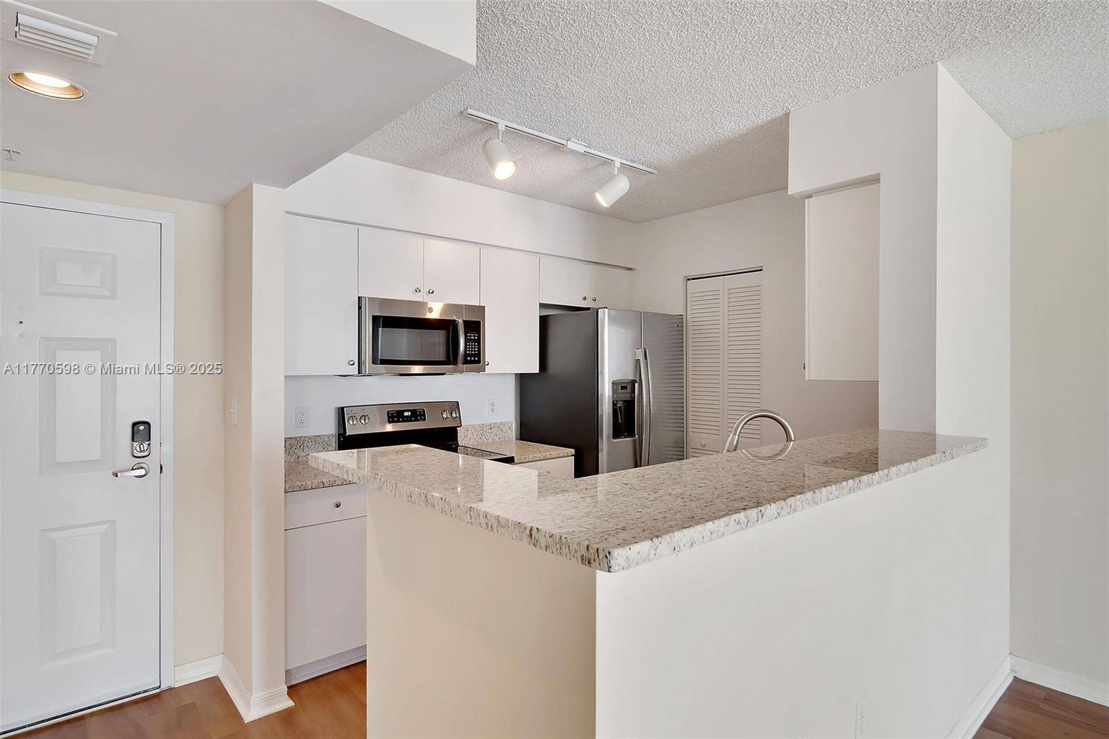 Miami, FL 33131,1111 Brickell Bay Dr #706