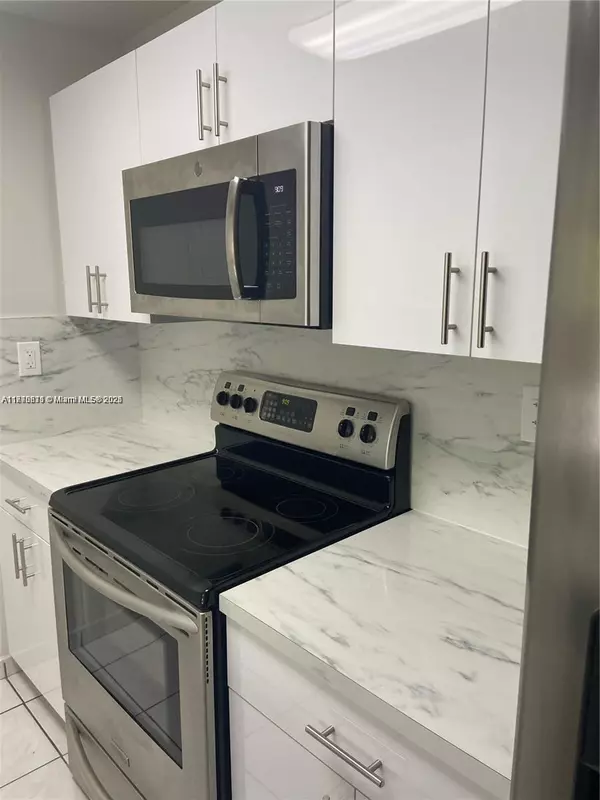 Miami, FL 33172,400 W Park Dr #202