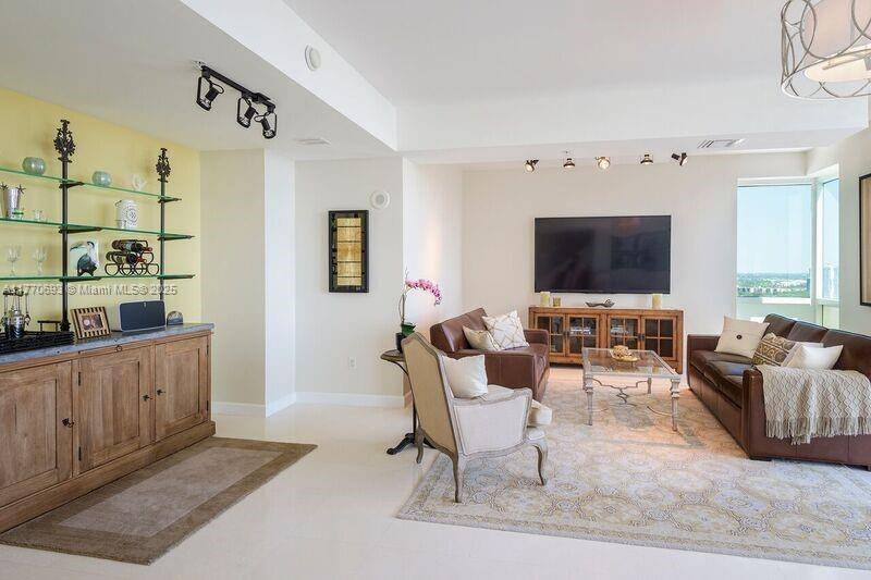 Aventura, FL 33180,19400 Turnberry Way #PH221
