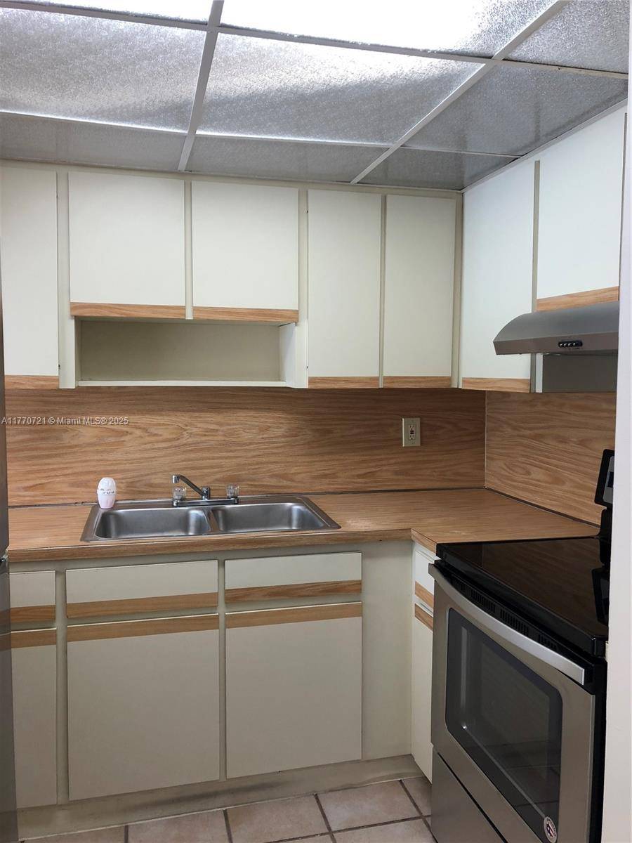 Miami, FL 33162,1624 NE 151st St #1624