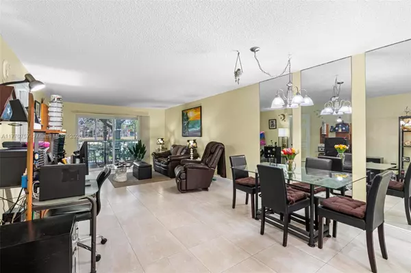 Lauderhill, FL 33319,5860 NW 44th St #109