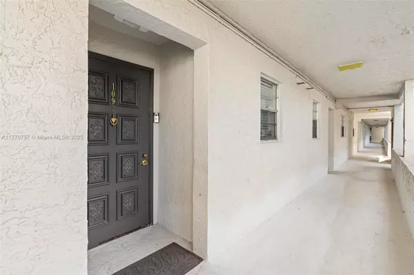 Lauderhill, FL 33319,5860 NW 44th St #109