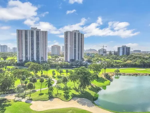 Aventura, FL 33180,20301 W Country Club Dr #2622