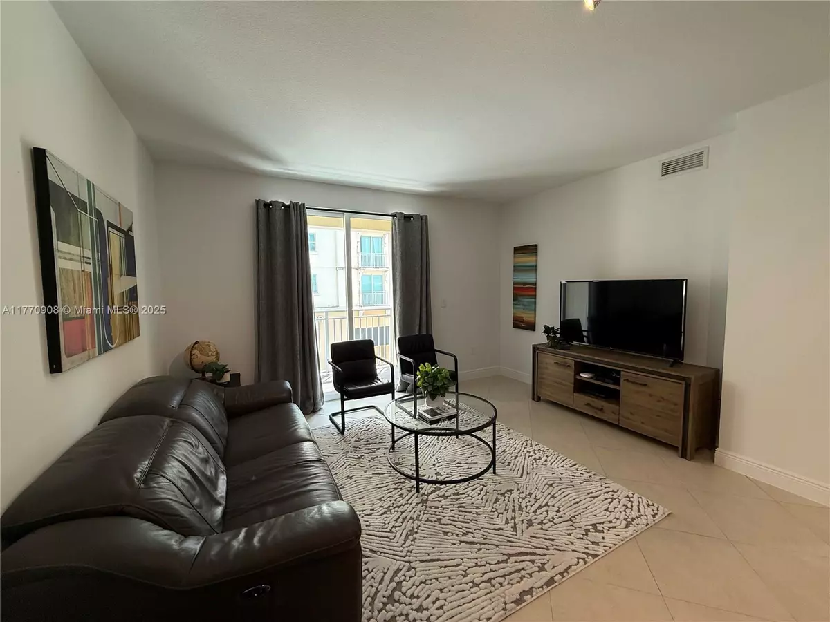 Miami, FL 33156,7285 SW 90th St #D212