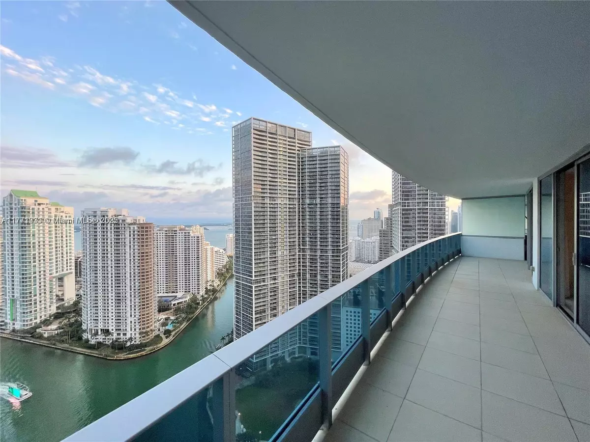 Miami, FL 33131,200 Biscayne Boulevard Way #3803