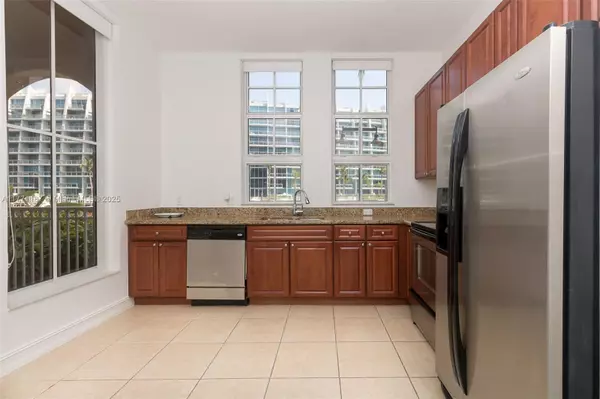 Aventura, FL 33180,3001 NE 185th St #113