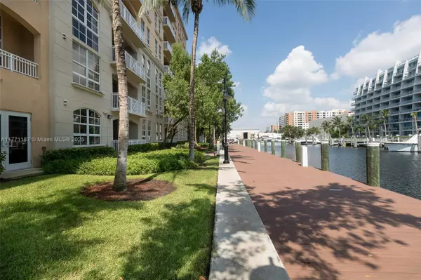 3001 NE 185th St #113, Aventura, FL 33180