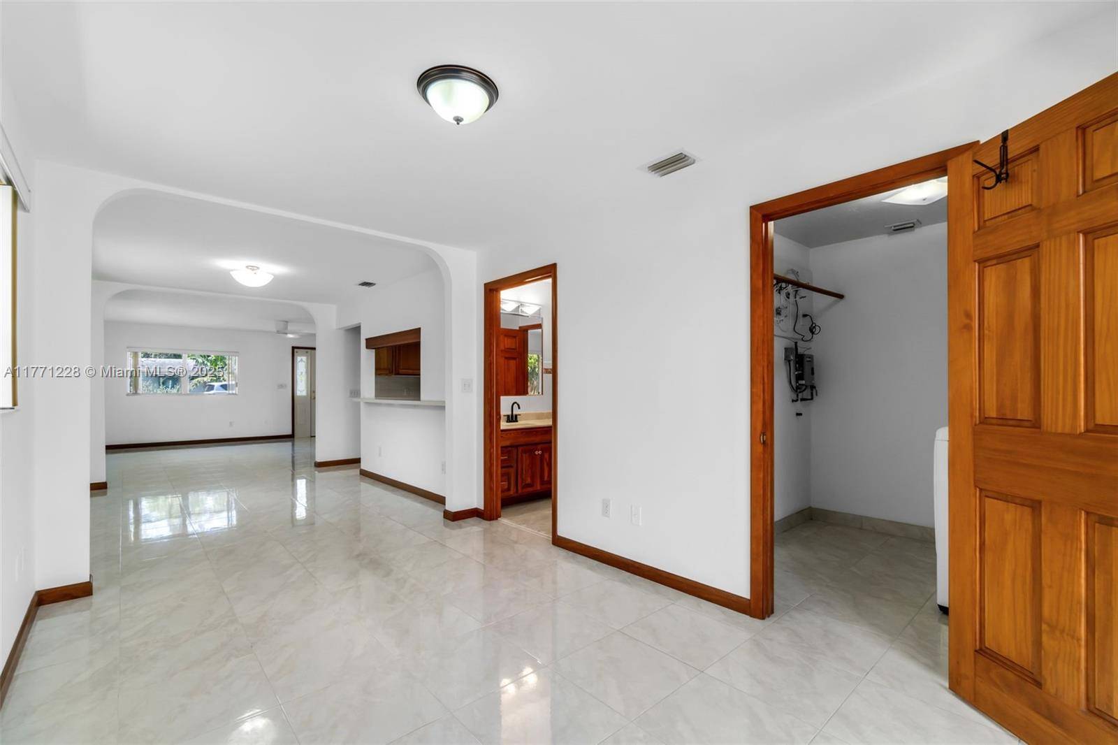 Palmetto Bay, FL 33157,9085 SW 157th St