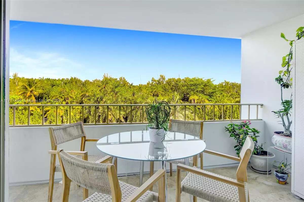 Key Biscayne, FL 33149,155 Ocean Lane Dr #310
