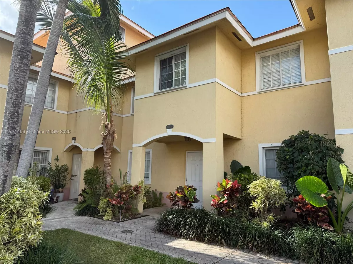 North Miami Beach, FL 33162,2056 NE 167th St #3-119