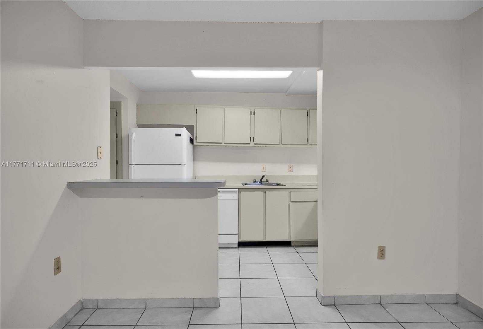 Pinecrest, FL 33156,6886 N Kendall Dr #D208