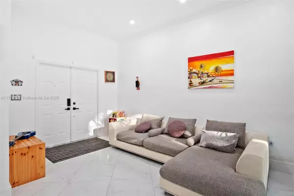Pembroke Pines, FL 33028,518 NW 130th Way