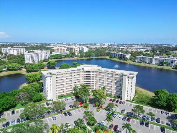 Pompano Beach, FL 33069,2940 N Course Dr #712