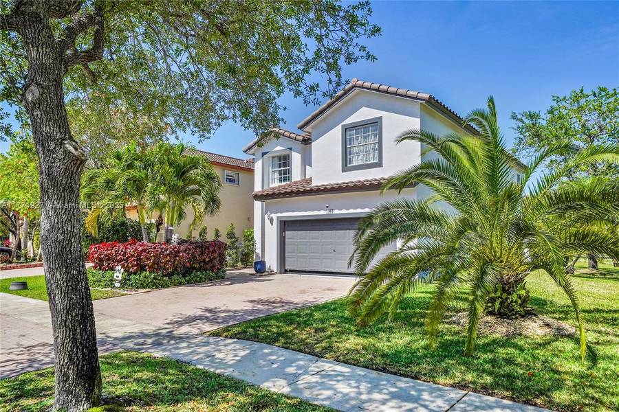1298 NW 192nd Ter, Pembroke Pines, FL 33029