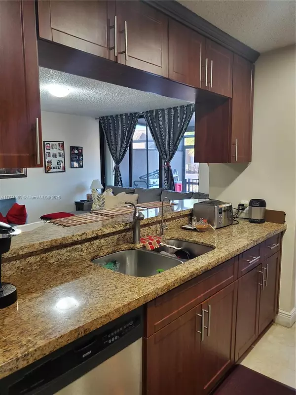 Pembroke Pines, FL 33026,11233 NW 15th Pl
