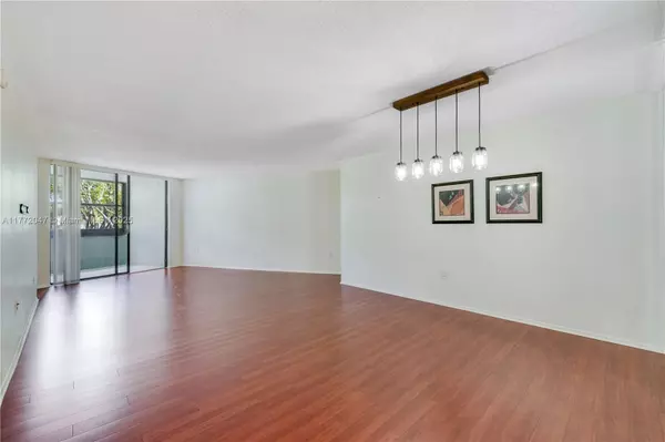 Miami, FL 33176,10852 N Kendall Dr #209