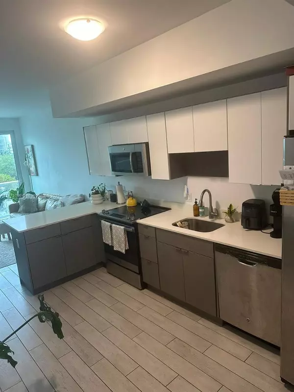 Miami, FL 33137,321 NE 26th St #511