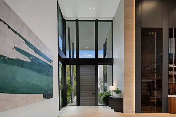 Miami Beach, FL 33140,5515 Pine Tree Dr