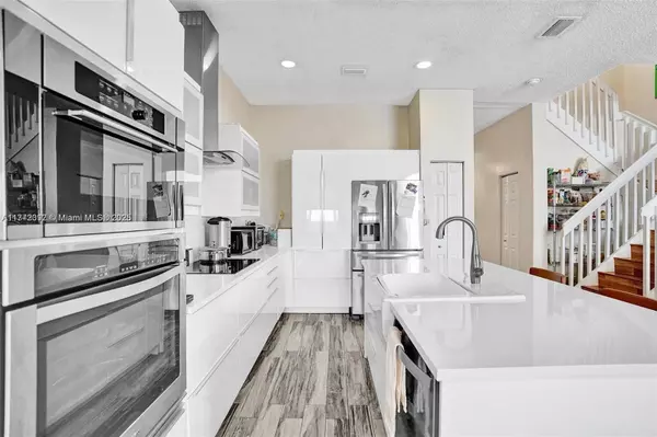 Hollywood, FL 33312,3819 SW 51st St