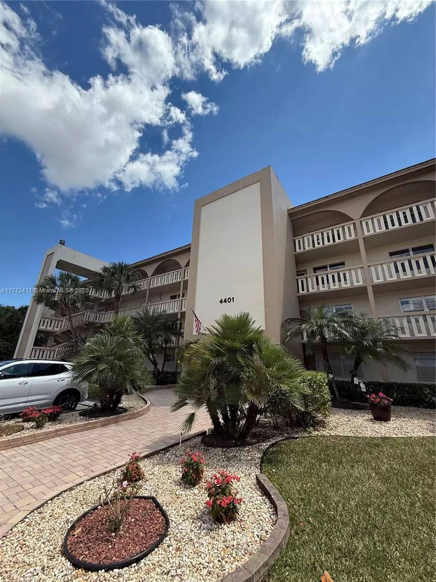 Coconut Creek, FL 33066,4401 Martinique Ct #B2