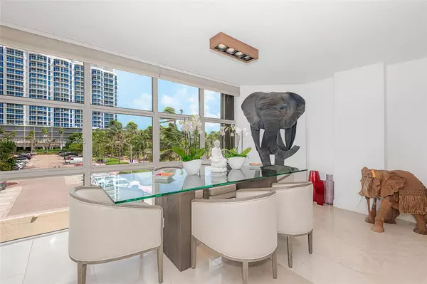 Miami Beach, FL 33141,6423 N Collins Ave #309