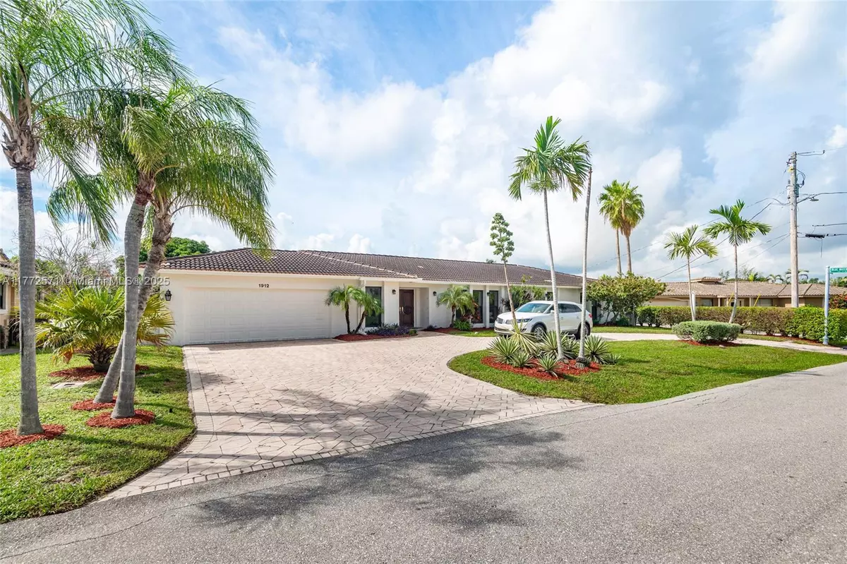 Lauderdale By The Sea, FL 33062,1912 Ocean Mist Dr