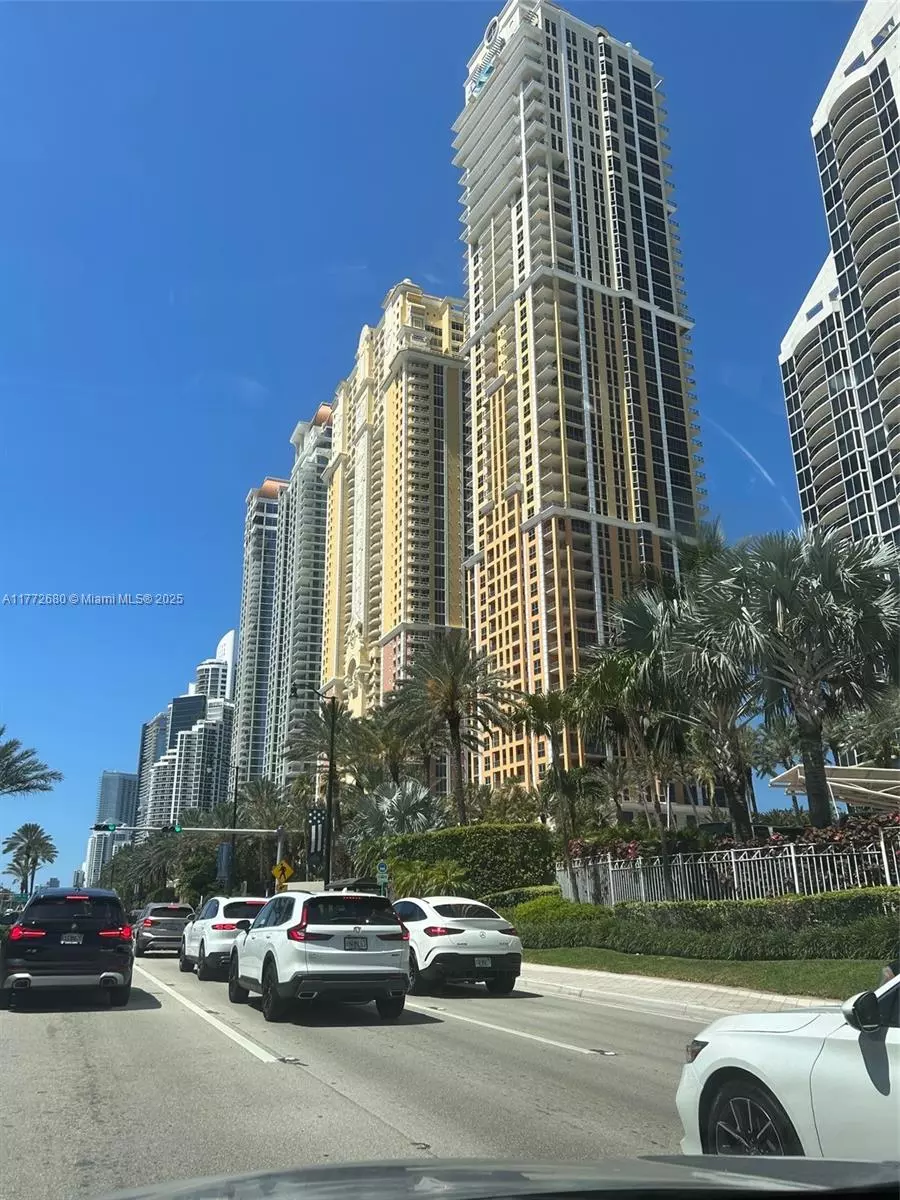 Sunny Isles Beach, FL 33160,16919 N Bay Rd #214