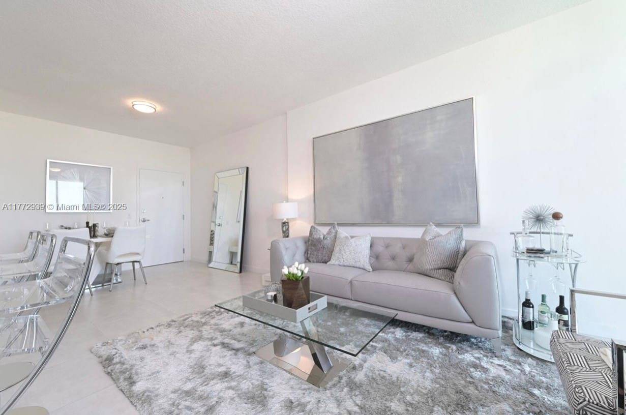 Miami, FL 33135,514 SW 22nd Ave #611