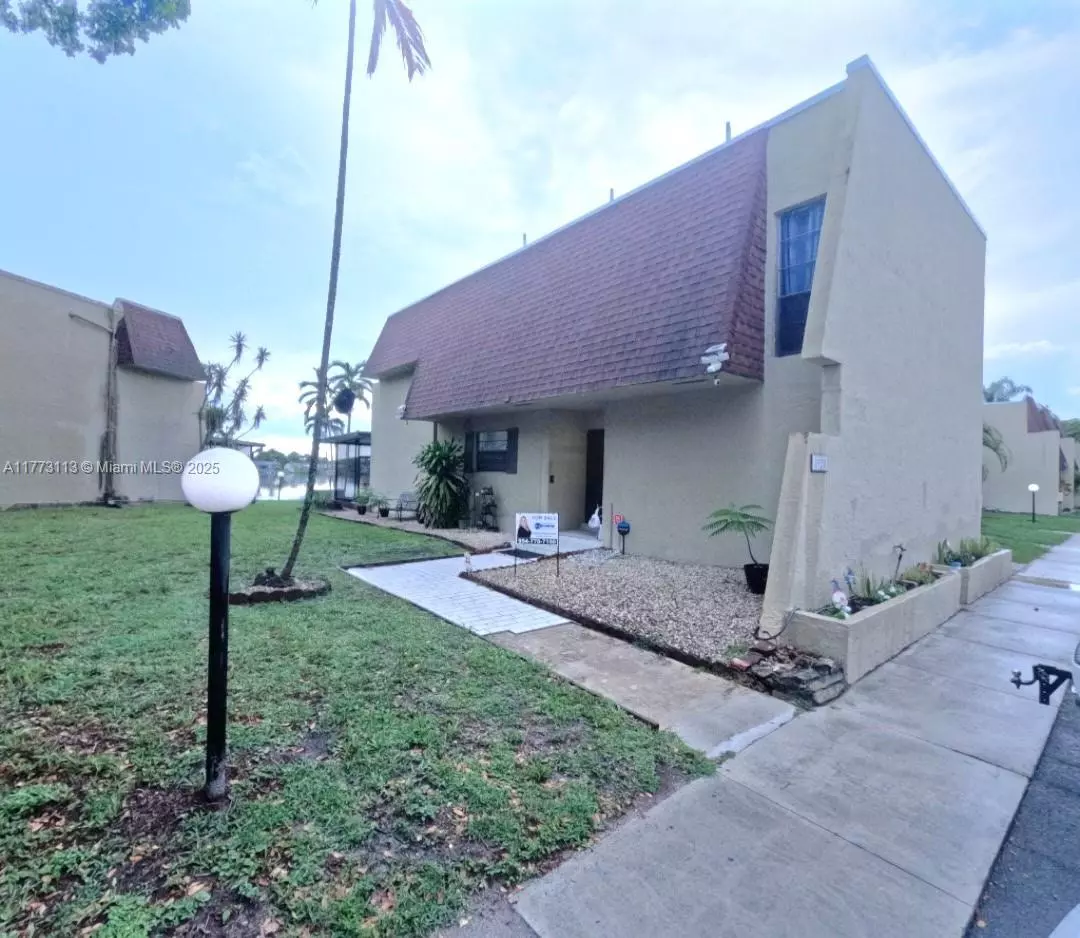 Pembroke Pines, FL 33024,8920 Palm Tree Ln #8920